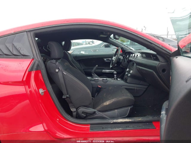 44442771 :رقم المزاد ، 1FA6P8AM6H5322586 vin ، 2017 Ford Mustang V6 مزاد بيع