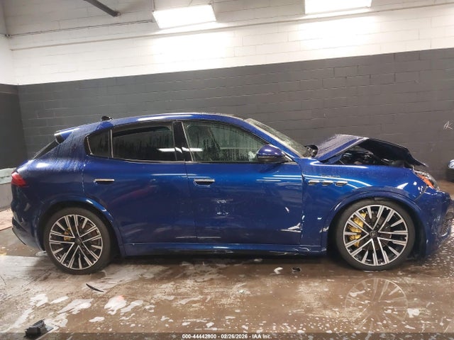 2023 Maserati Grecale Modena მანქანა იყიდება აუქციონზე, vin: ZN682AVM0P7413082, აუქციონის ნომერი: 44442800