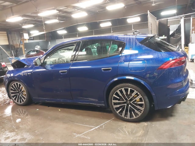 2023 Maserati Grecale Modena მანქანა იყიდება აუქციონზე, vin: ZN682AVM0P7413082, აუქციონის ნომერი: 44442800