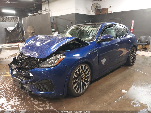 2023 Maserati Grecale Modena მანქანა იყიდება აუქციონზე, vin: ZN682AVM0P7413082, აუქციონის ნომერი: 44442800