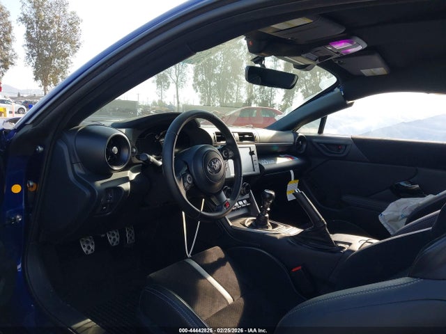 2025 TOYOTA GR86 JF1ZNBE10S9758110 Photo 4