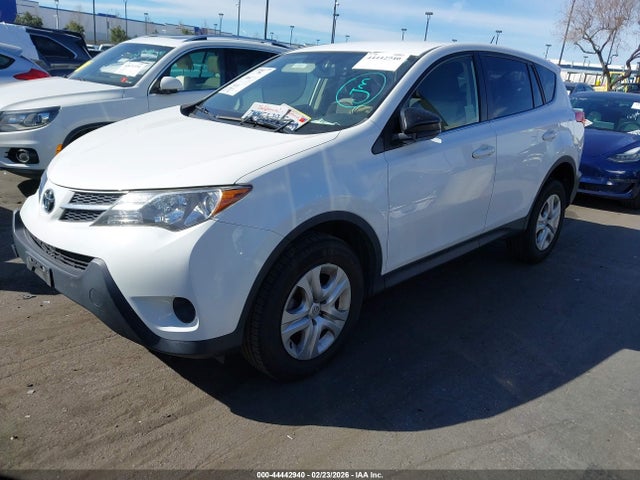 Toyota RAV4 LE 2015 JTMZFREV6FD068075 Image 2
