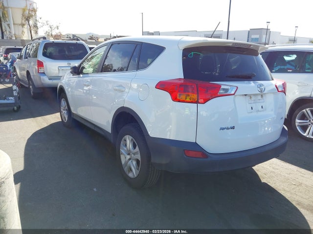Toyota RAV4 LE 2015 JTMZFREV6FD068075 Image 3