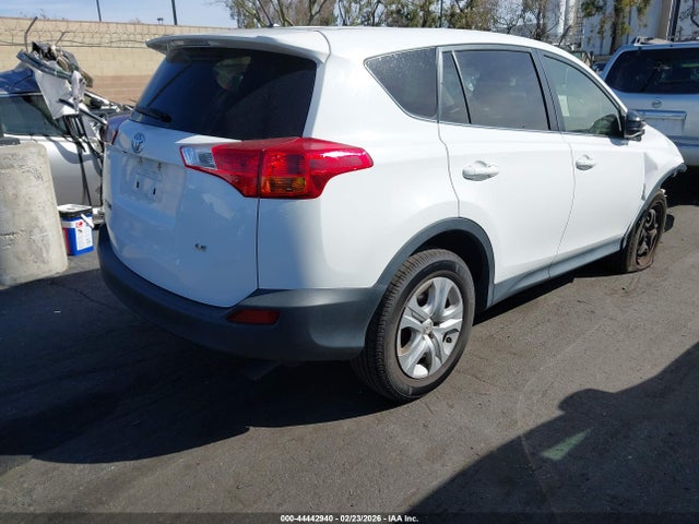 Toyota RAV4 LE 2015 JTMZFREV6FD068075 Image 4
