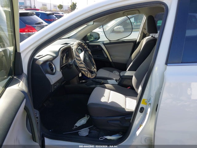 Toyota RAV4 LE 2015 JTMZFREV6FD068075 Image 5