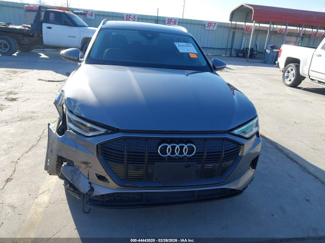 2021 Audi E-tron Premium Quattro მანქანა იყიდება აუქციონზე, vin: WA1AAAGE7MB012482, აუქციონის ნომერი: 44443020