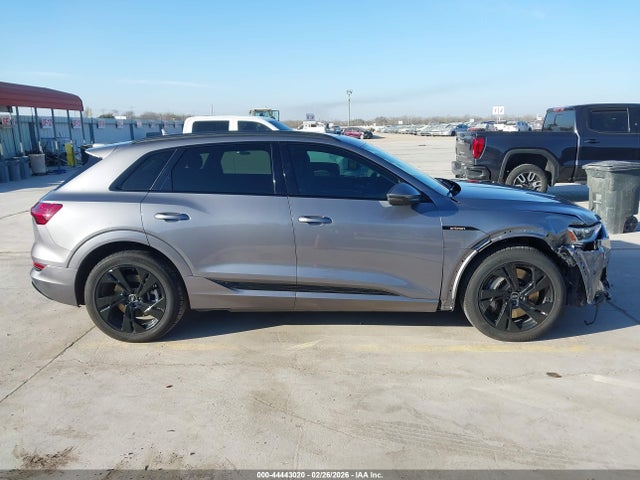 2021 Audi E-tron Premium Quattro მანქანა იყიდება აუქციონზე, vin: WA1AAAGE7MB012482, აუქციონის ნომერი: 44443020