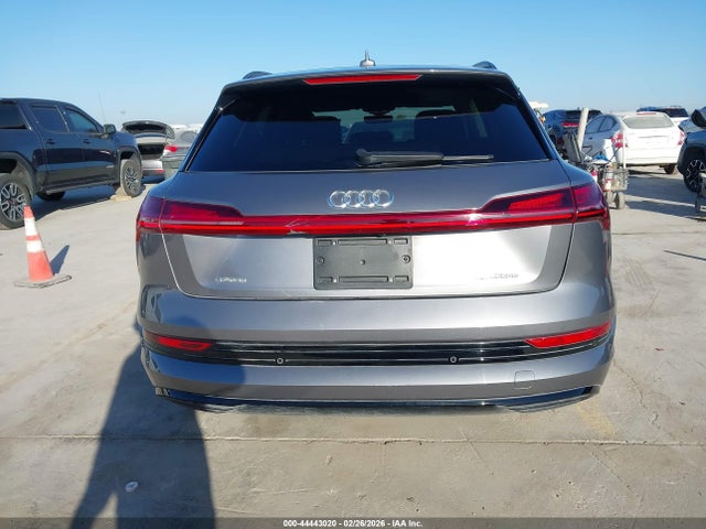 2021 Audi E-tron Premium Quattro მანქანა იყიდება აუქციონზე, vin: WA1AAAGE7MB012482, აუქციონის ნომერი: 44443020