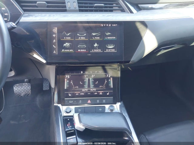 2021 Audi E-tron Premium Quattro მანქანა იყიდება აუქციონზე, vin: WA1AAAGE7MB012482, აუქციონის ნომერი: 44443020
