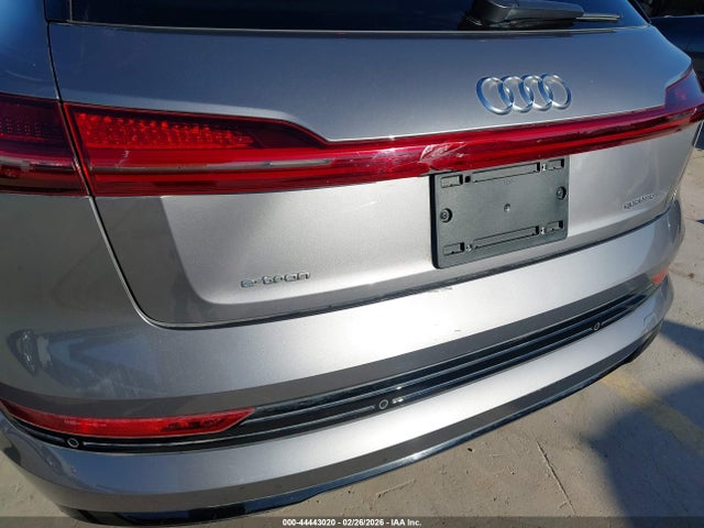 2021 Audi E-tron Premium Quattro მანქანა იყიდება აუქციონზე, vin: WA1AAAGE7MB012482, აუქციონის ნომერი: 44443020