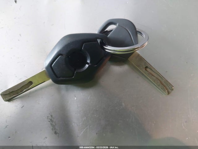 2002 Bmw 325i მანქანა იყიდება აუქციონზე, vin: WBAEV33432KL73187, აუქციონის ნომერი: 44443284