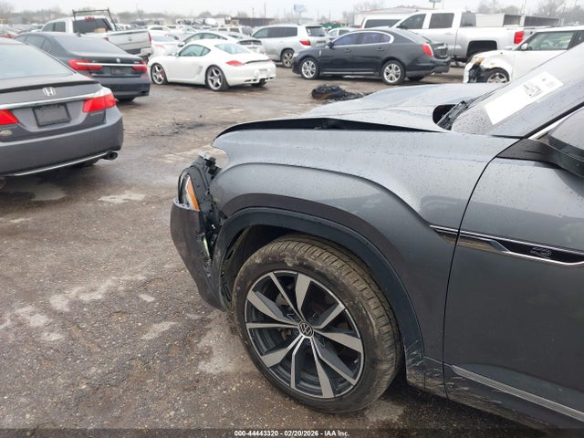 2024 Volkswagen Atlas 2.0t Sel Premium R-line მანქანა იყიდება აუქციონზე, vin: 1V2FR2CA7RC573715, აუქციონის ნომერი: 44443320
