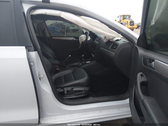 44443329 :رقم المزاد ، 3VWB67AJ0HM388635 vin ، 2017 Volkswagen Jetta 1.4t Se مزاد بيع