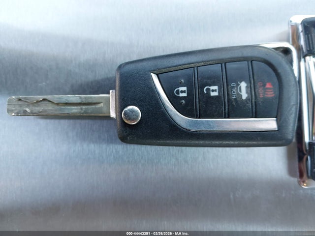 44443391 :رقم المزاد ، 4T1G11AKXMU426533 vin ، 2021 Toyota Camry Se مزاد بيع