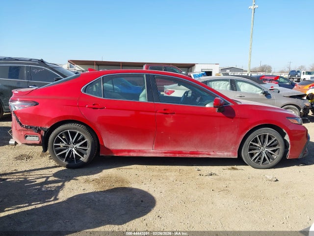 44443391 :رقم المزاد ، 4T1G11AKXMU426533 vin ، 2021 Toyota Camry Se مزاد بيع