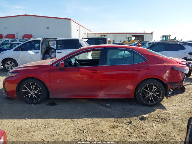 44443391 :رقم المزاد ، 4T1G11AKXMU426533 vin ، 2021 Toyota Camry Se مزاد بيع
