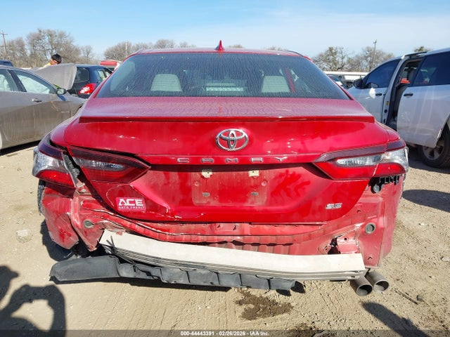 44443391 :رقم المزاد ، 4T1G11AKXMU426533 vin ، 2021 Toyota Camry Se مزاد بيع