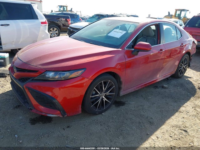 44443391 :رقم المزاد ، 4T1G11AKXMU426533 vin ، 2021 Toyota Camry Se مزاد بيع