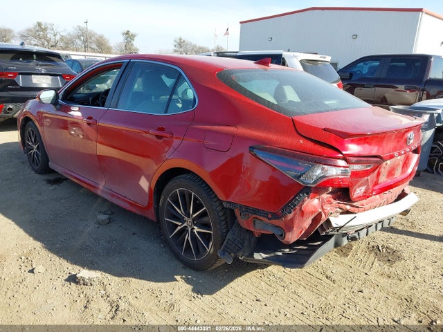 44443391 :رقم المزاد ، 4T1G11AKXMU426533 vin ، 2021 Toyota Camry Se مزاد بيع