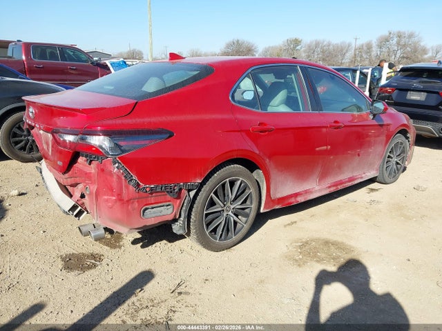 44443391 :رقم المزاد ، 4T1G11AKXMU426533 vin ، 2021 Toyota Camry Se مزاد بيع