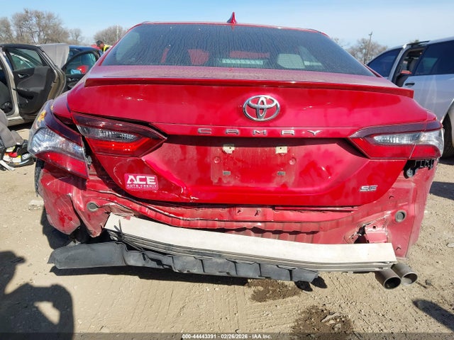 44443391 :رقم المزاد ، 4T1G11AKXMU426533 vin ، 2021 Toyota Camry Se مزاد بيع