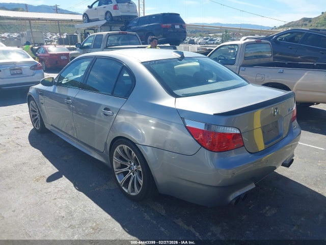 2007 BMW M5 WBSNB93547CX07468 Photo 2