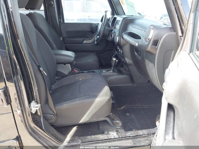 1C4BJWDGXFL566948 Jeep Wrangler Unlimited Sport