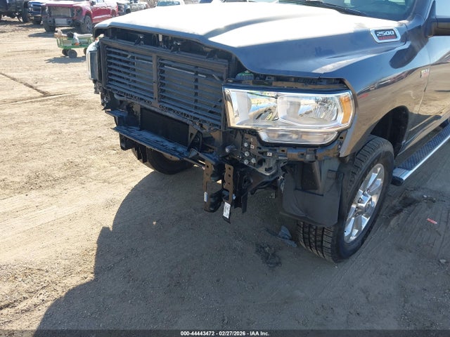 3C6UR5DJ7LG252732 RAM 2500 Big Horn 4x4 6&#039;4 Box