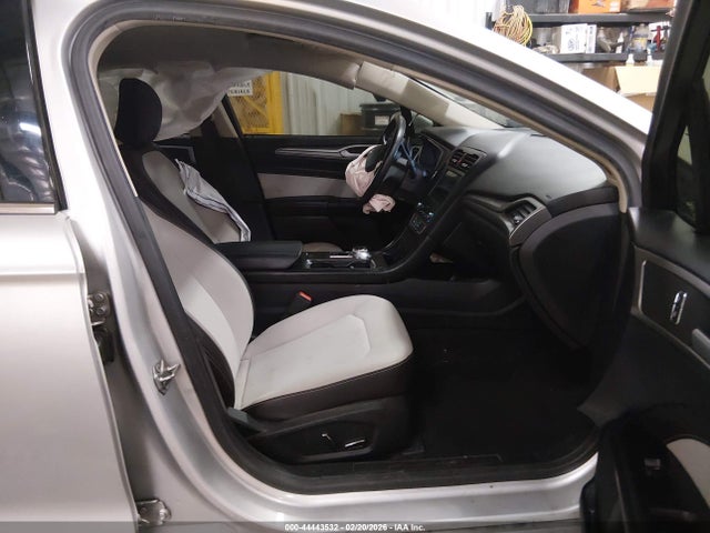 3FA6P0HD7KR250907 Ford FUSION SE