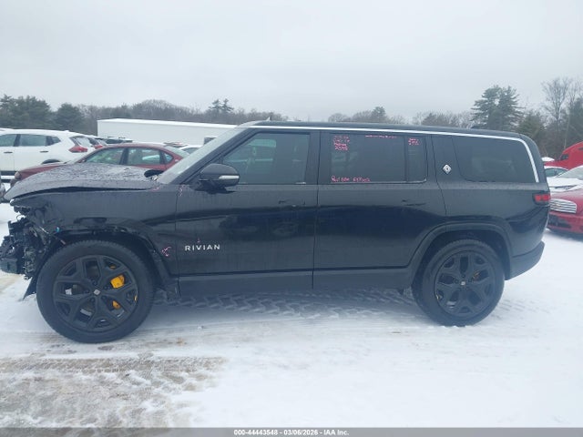 Rivian R1s Adventure 2023 7PDSGABA1PN026029 Image 15