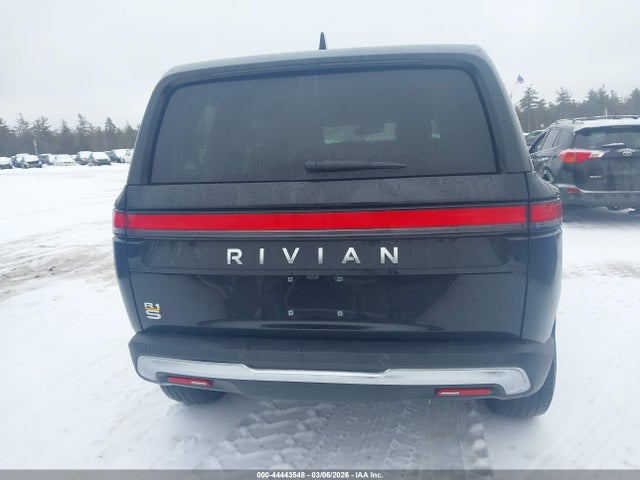 Rivian R1s Adventure 2023 7PDSGABA1PN026029 Image 17
