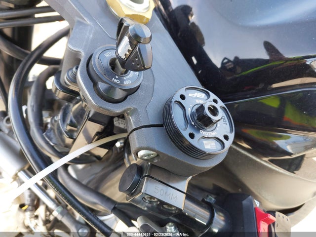Suzuki GSX-R600 2017 JS1GN7FA8H2101516 Image 11