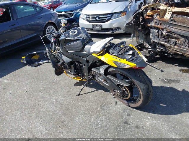 Suzuki GSX-R600 2017 JS1GN7FA8H2101516 Image 3