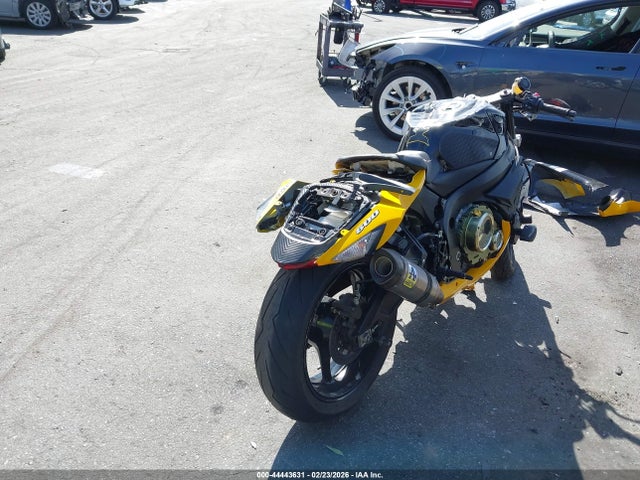 Suzuki GSX-R600 2017 JS1GN7FA8H2101516 Image 4