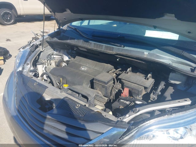 44443682 :رقم المزاد ، 5TDYK3DC3DS387147 vin ، 2013 Toyota Sienna Xle V6 8 Passenger مزاد بيع