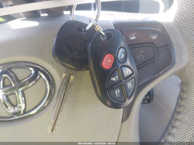 44443682 :رقم المزاد ، 5TDYK3DC3DS387147 vin ، 2013 Toyota Sienna Xle V6 8 Passenger مزاد بيع