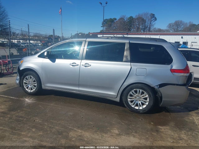 44443682 :رقم المزاد ، 5TDYK3DC3DS387147 vin ، 2013 Toyota Sienna Xle V6 8 Passenger مزاد بيع