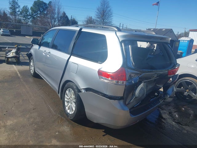 44443682 :رقم المزاد ، 5TDYK3DC3DS387147 vin ، 2013 Toyota Sienna Xle V6 8 Passenger مزاد بيع
