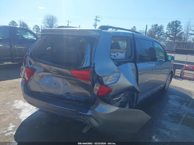 44443682 :رقم المزاد ، 5TDYK3DC3DS387147 vin ، 2013 Toyota Sienna Xle V6 8 Passenger مزاد بيع