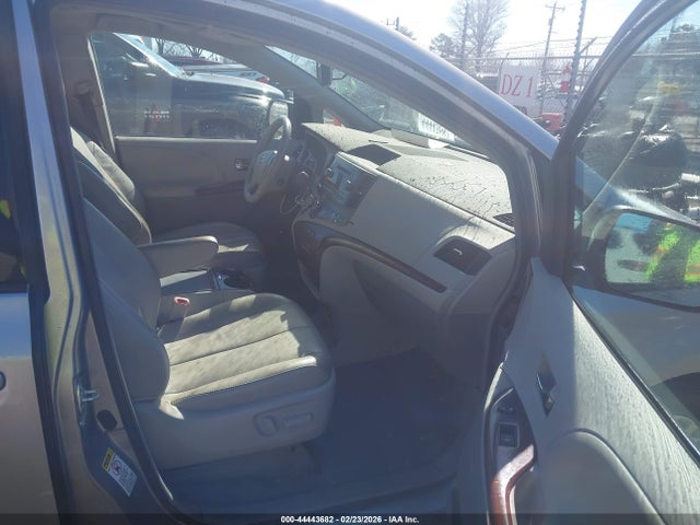 44443682 :رقم المزاد ، 5TDYK3DC3DS387147 vin ، 2013 Toyota Sienna Xle V6 8 Passenger مزاد بيع