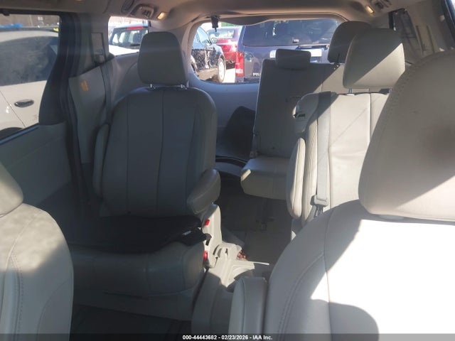 44443682 :رقم المزاد ، 5TDYK3DC3DS387147 vin ، 2013 Toyota Sienna Xle V6 8 Passenger مزاد بيع