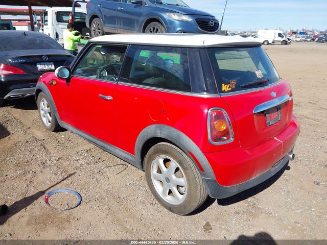 2010 MINI COOPER WMWMF3C56ATZ22133 Photo 2