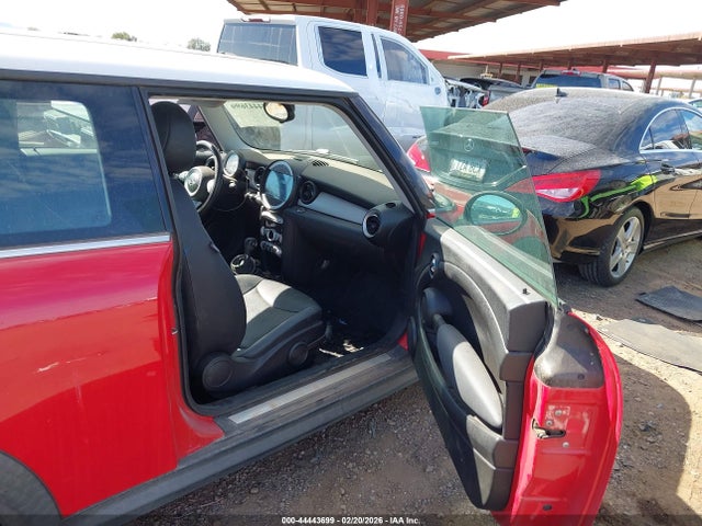 2010 MINI COOPER WMWMF3C56ATZ22133 Photo 4