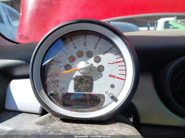 2010 MINI COOPER WMWMF3C56ATZ22133 Photo 6
