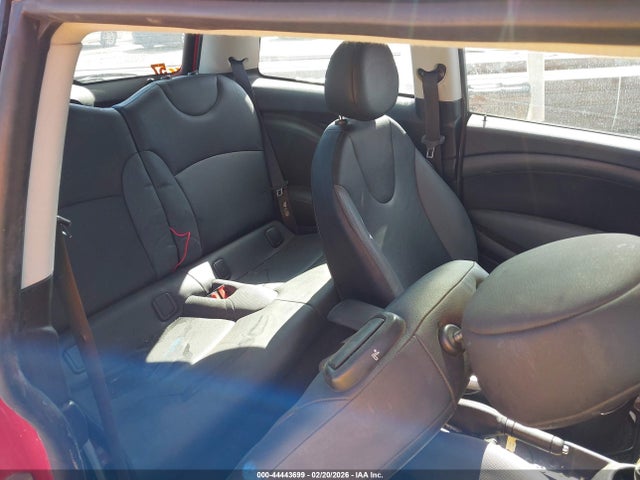 2010 MINI COOPER WMWMF3C56ATZ22133 Photo 7