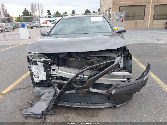 4T1B21HK1JU009228 Toyota Camry Hybrid Se