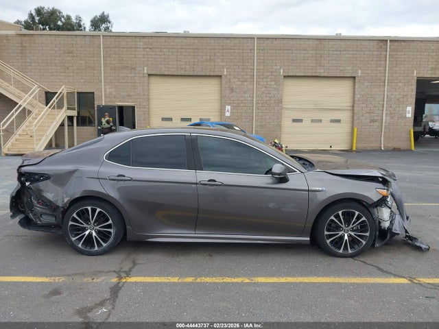 4T1B21HK1JU009228 Toyota Camry Hybrid Se