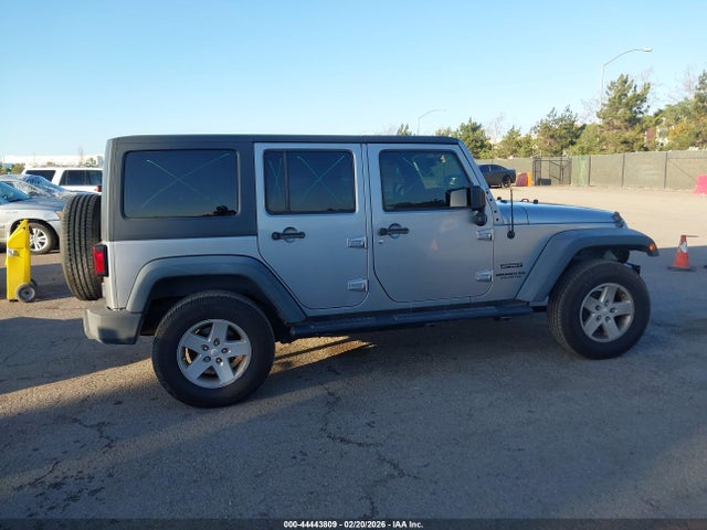 1C4BJWDG4FL517633 Jeep Wrangler Unlimited Sport