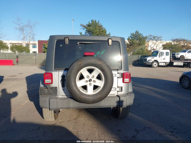 1C4BJWDG4FL517633 Jeep Wrangler Unlimited Sport