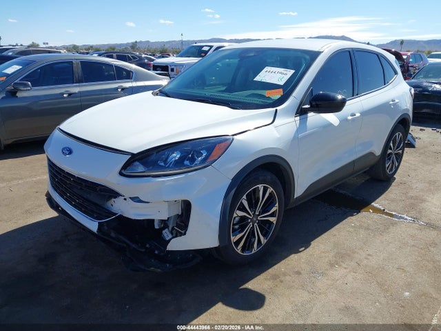 1FMCU0G61NUB90110 Ford ESCAPE SE